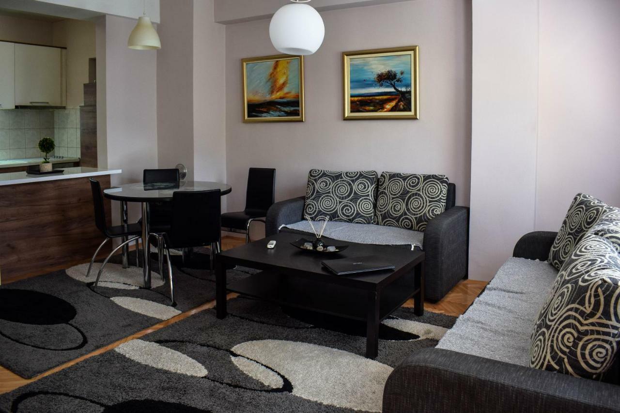 B&W Flat Apartman Szkopje Kültér fotó