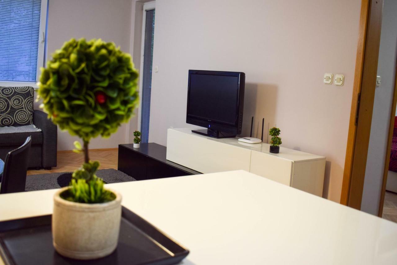 B&W Flat Apartman Szkopje Kültér fotó