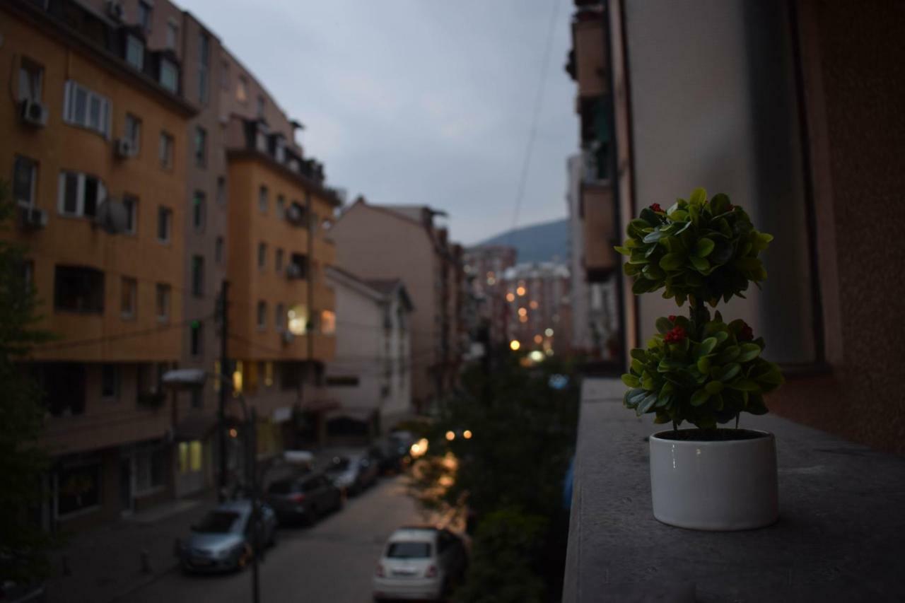 B&W Flat Apartman Szkopje Kültér fotó