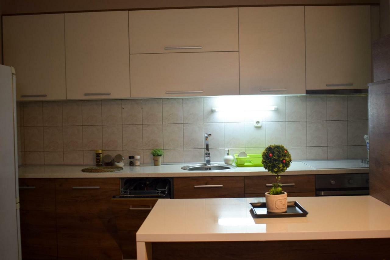 B&W Flat Apartman Szkopje Kültér fotó