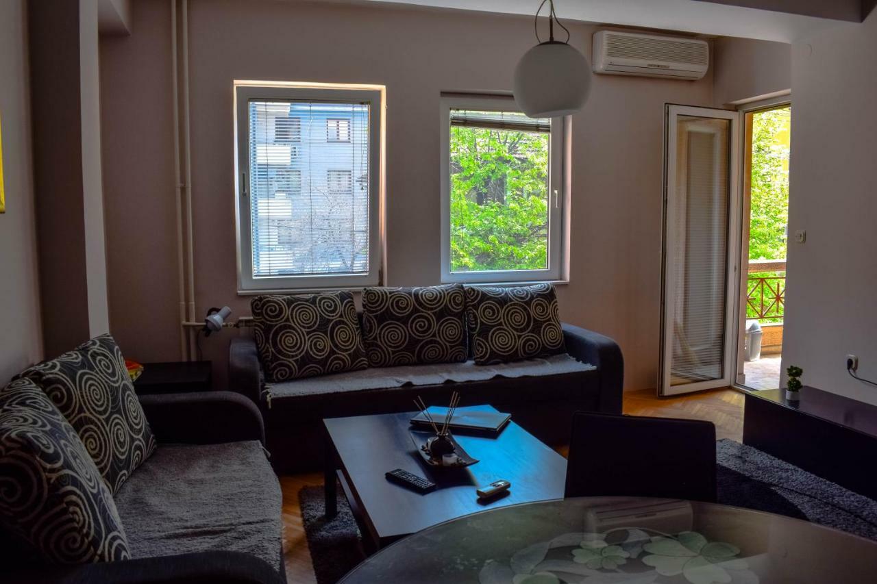 B&W Flat Apartman Szkopje Kültér fotó