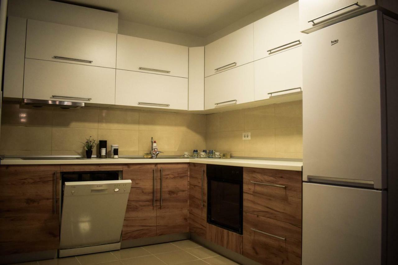 B&W Flat Apartman Szkopje Kültér fotó